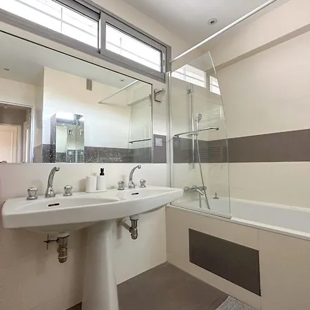 Beautiful Private In A Parisian Shared - Flexliving